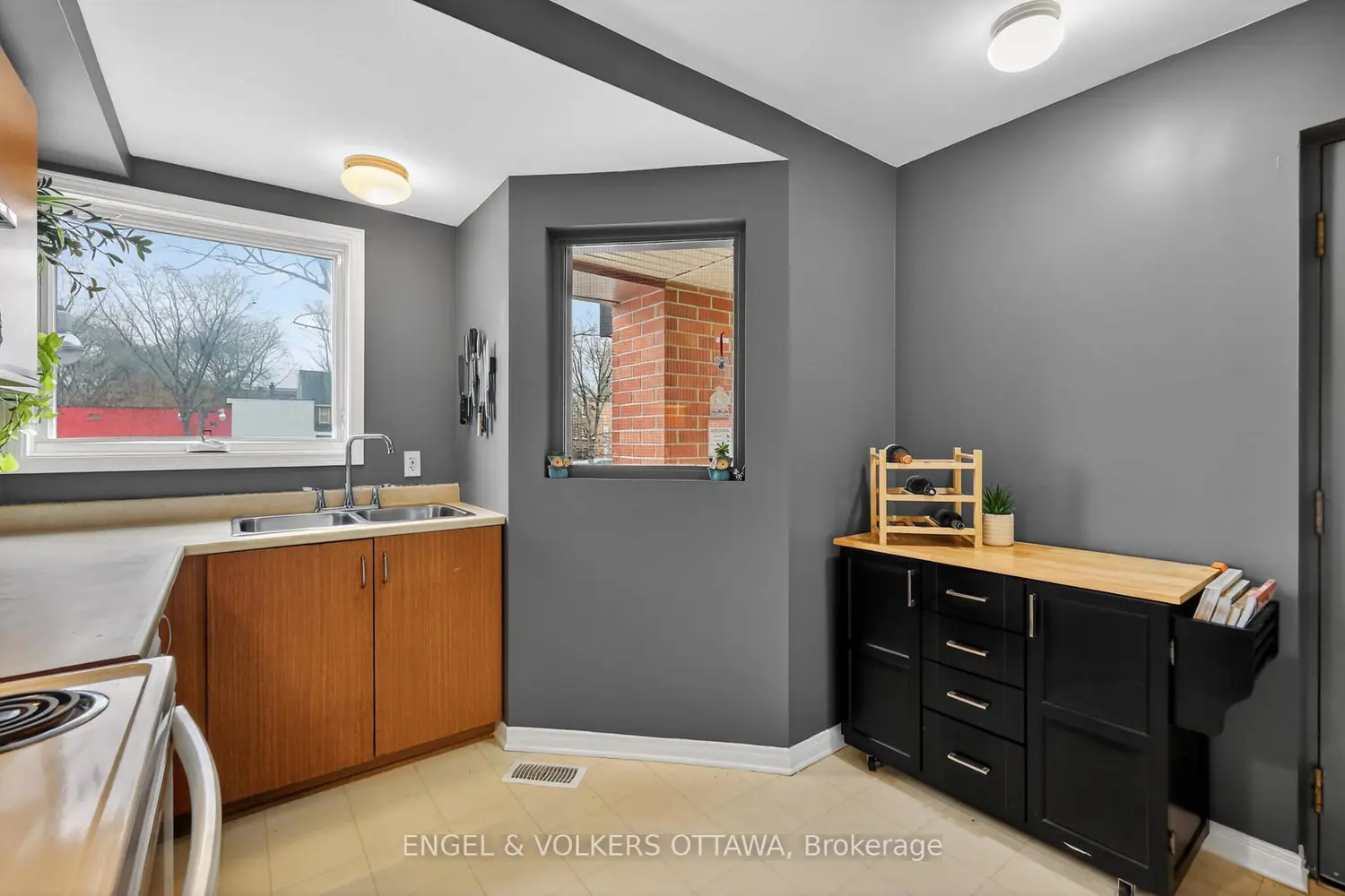272 King Edward Avenue photo 4