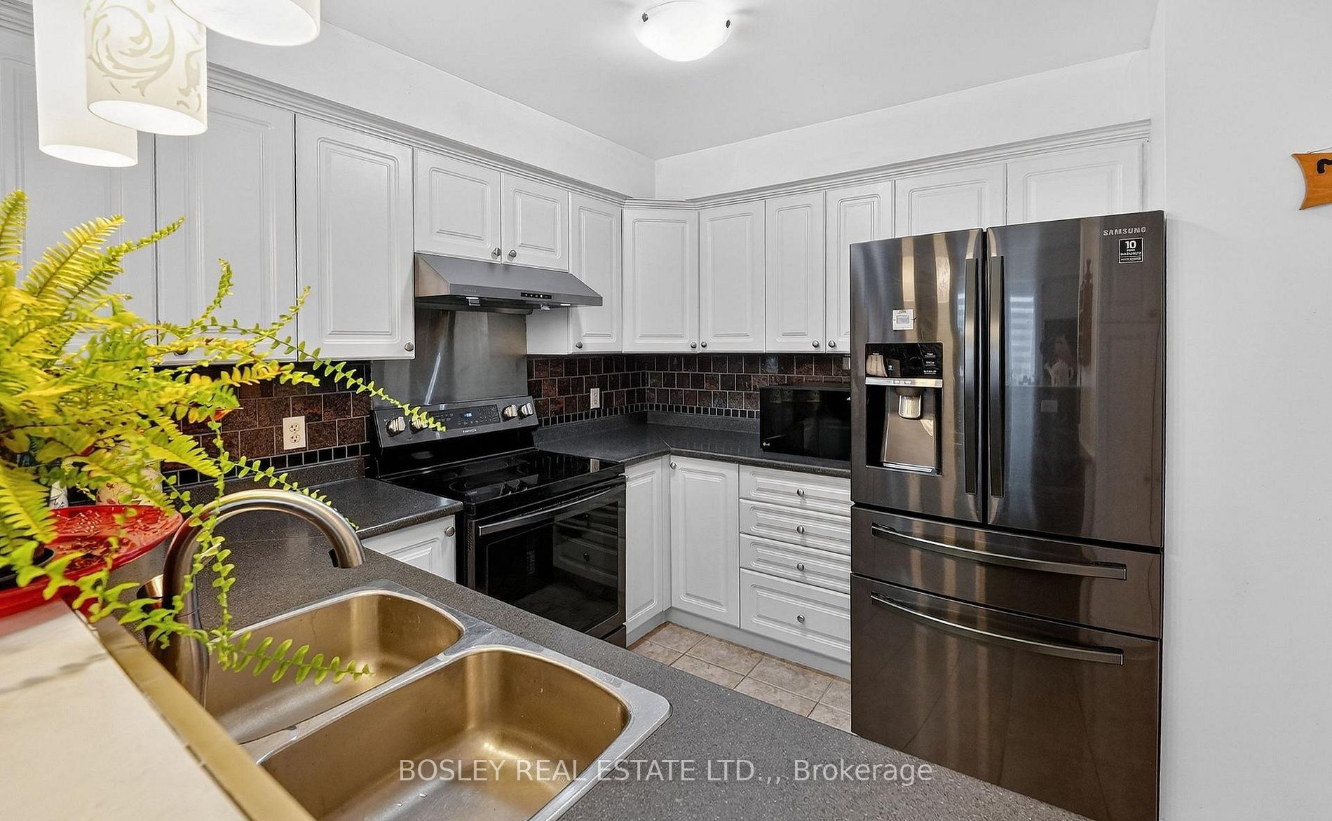 Additional image 3 of 10-6263 Valley Way N/a, Niagara Falls, ON, L2E 0A1