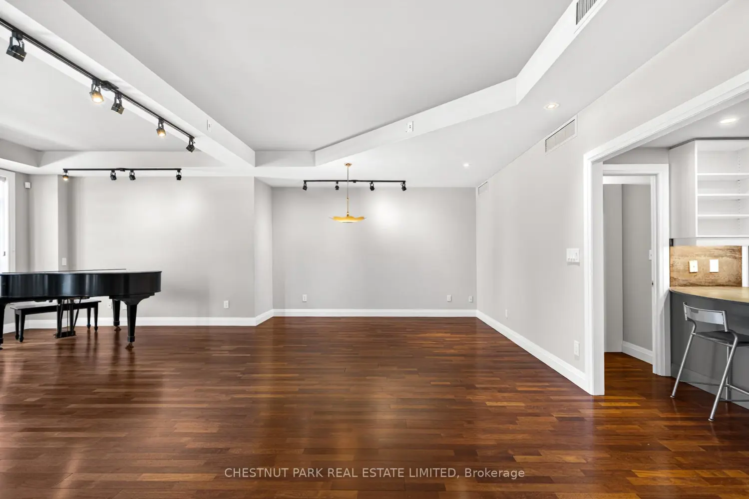 Additional image 16 of 21 Shaftesbury Avenue 203