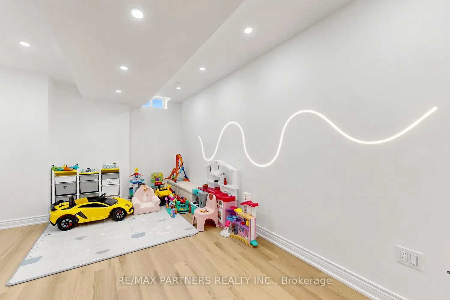 Additional image 16 of 9092 Woodbine Avenue