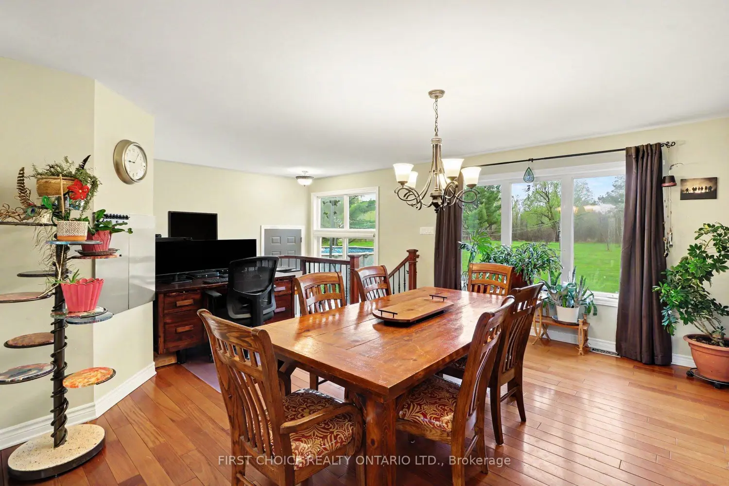 200 Hughson Place photo 4