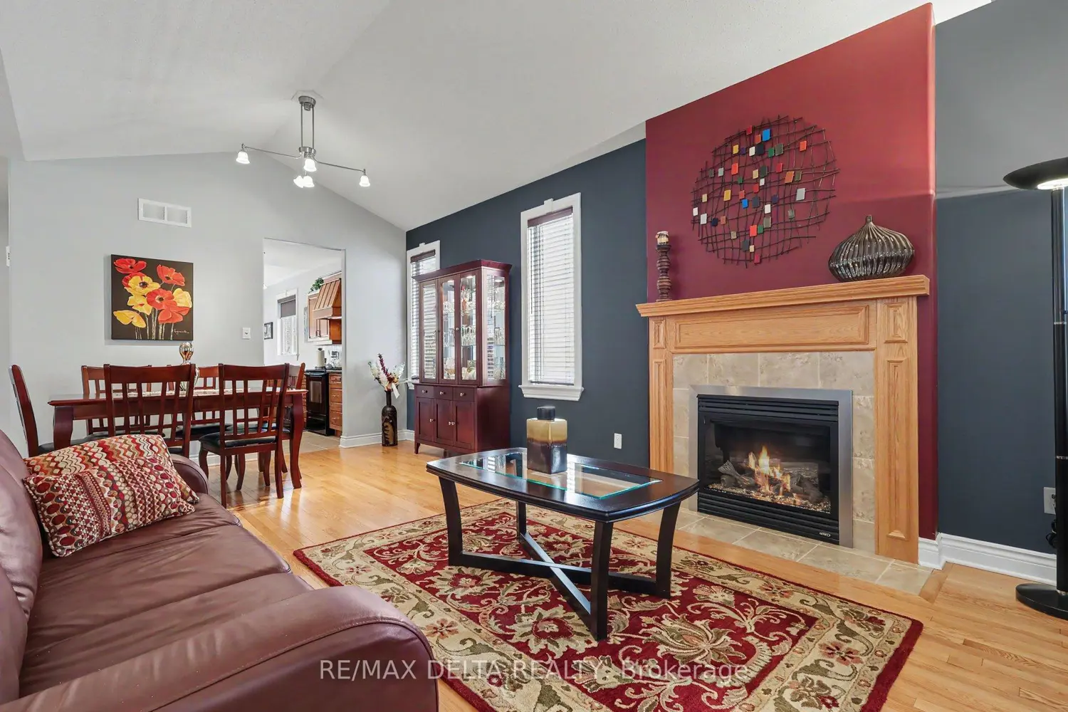 128 Topaze Crescent photo 5