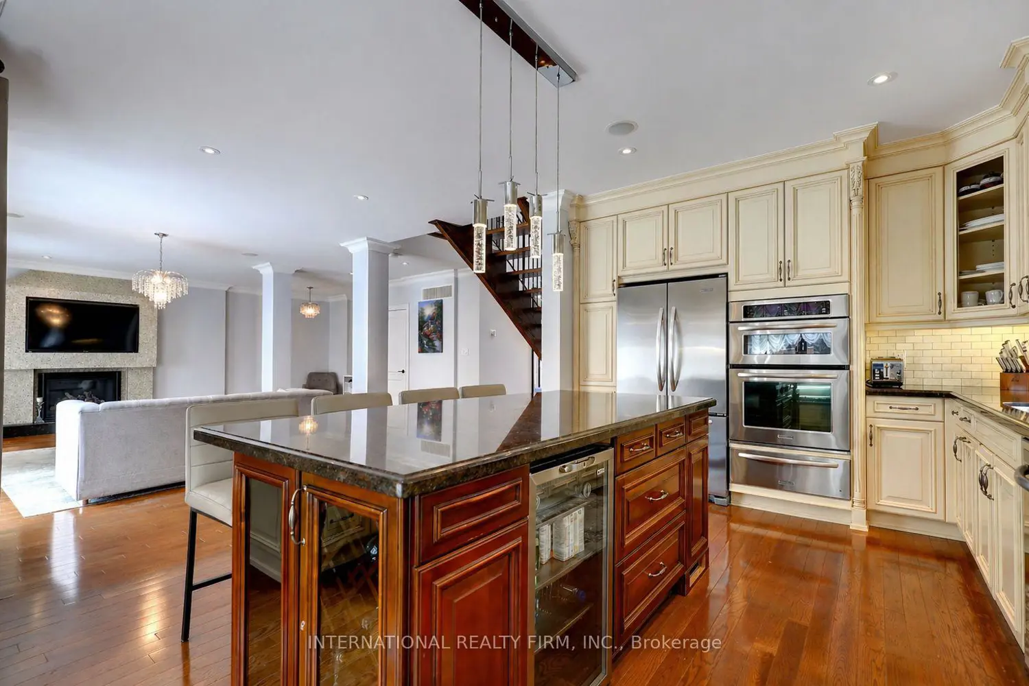 Additional image 10 of 3496 Burningoak Crescent