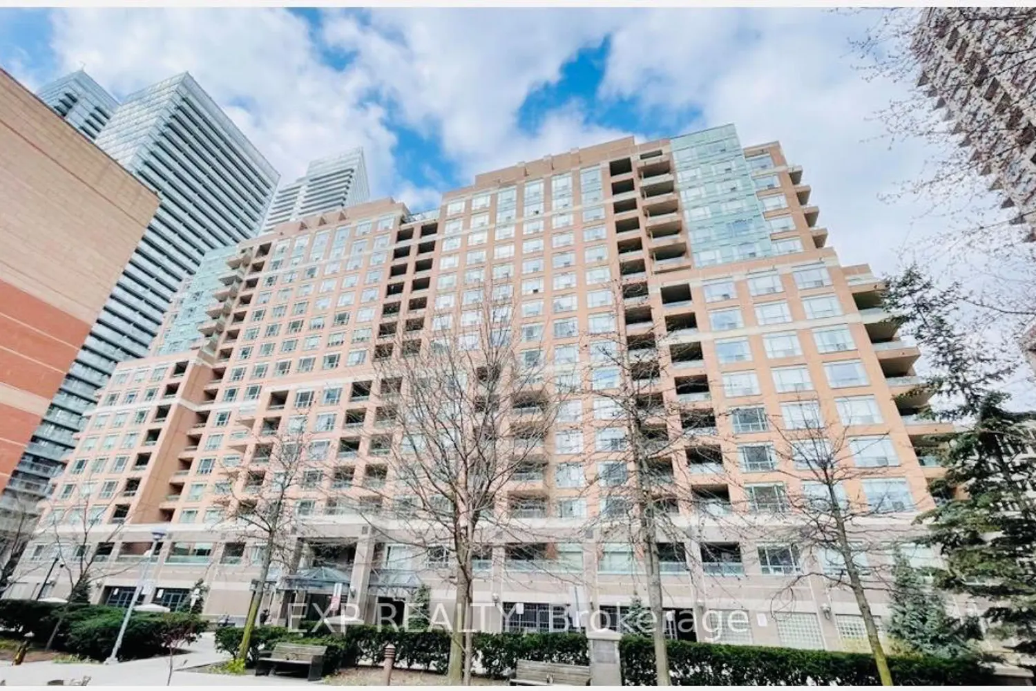 889 Bay Street 607