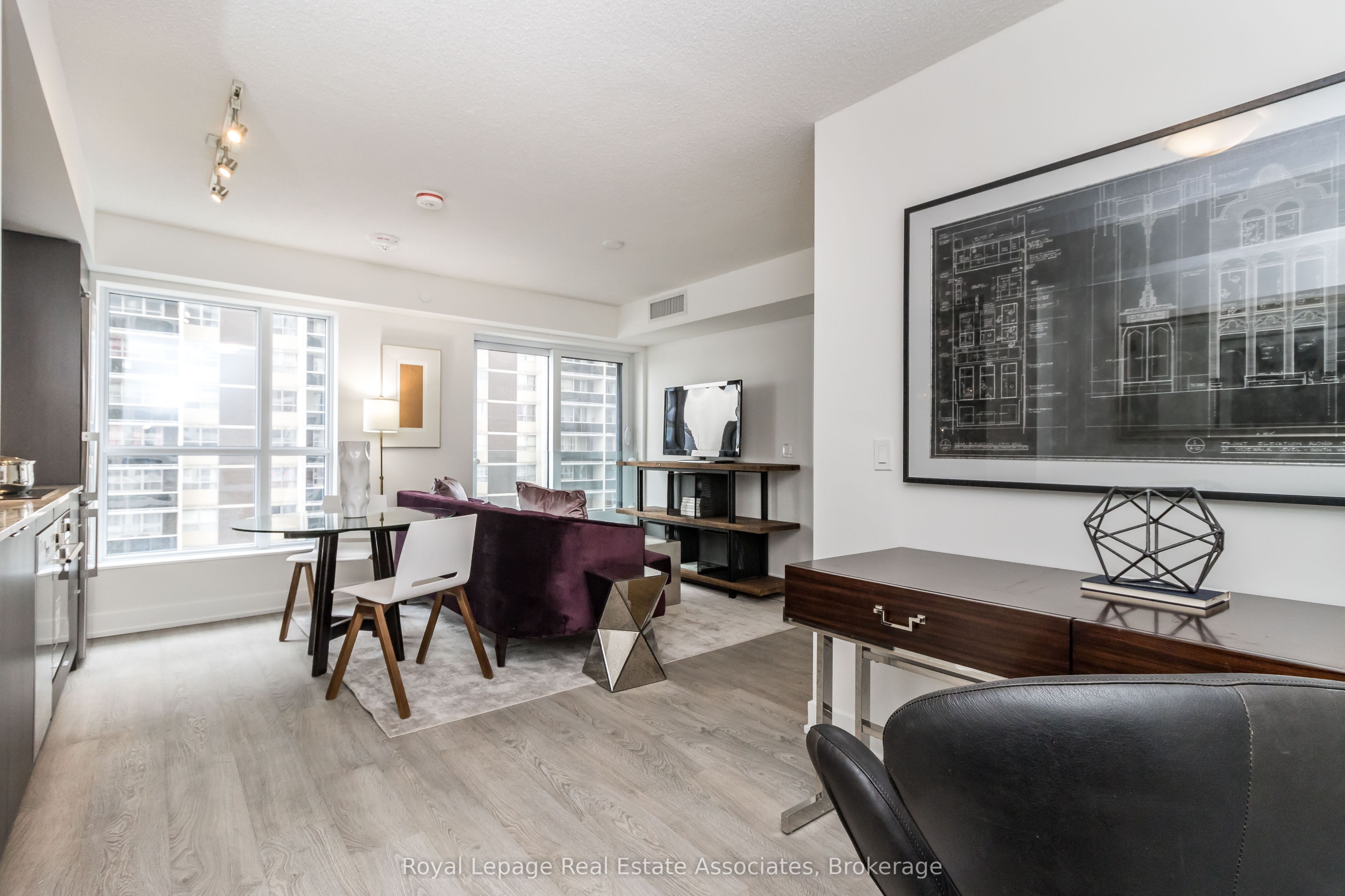 Additional image 2 of 1325-9 Mabelle Avenue, Toronto, ON, M9A 0E1