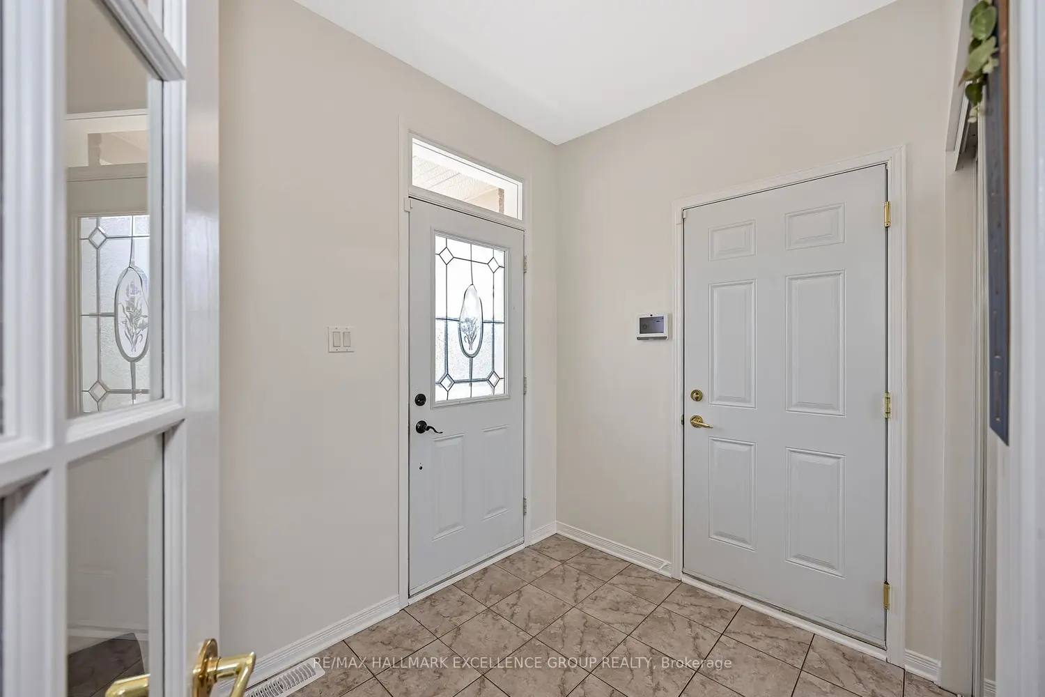 1611 Sebastien Crescent photo 3