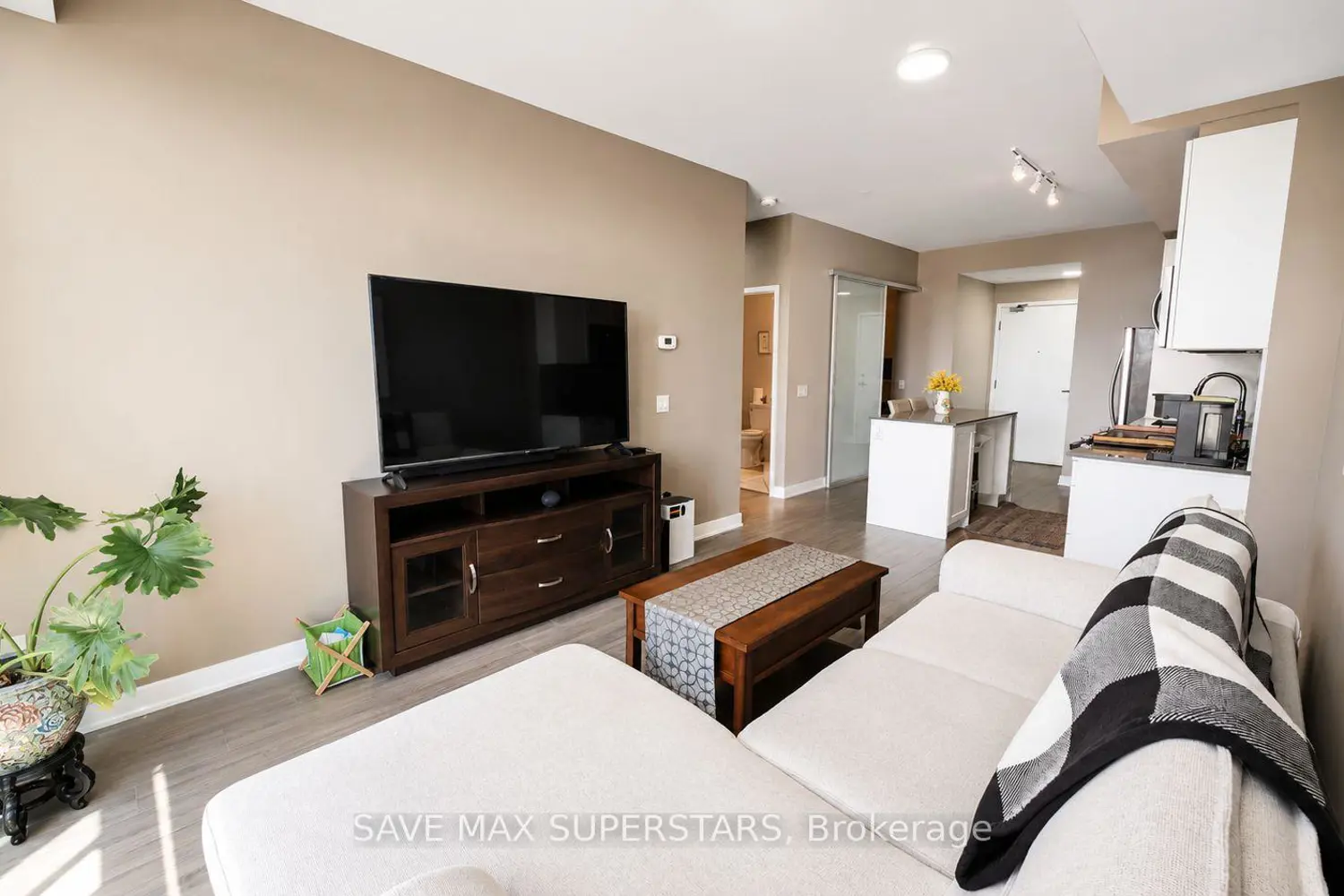 Additional image 6 of 681 Yonge Street 611