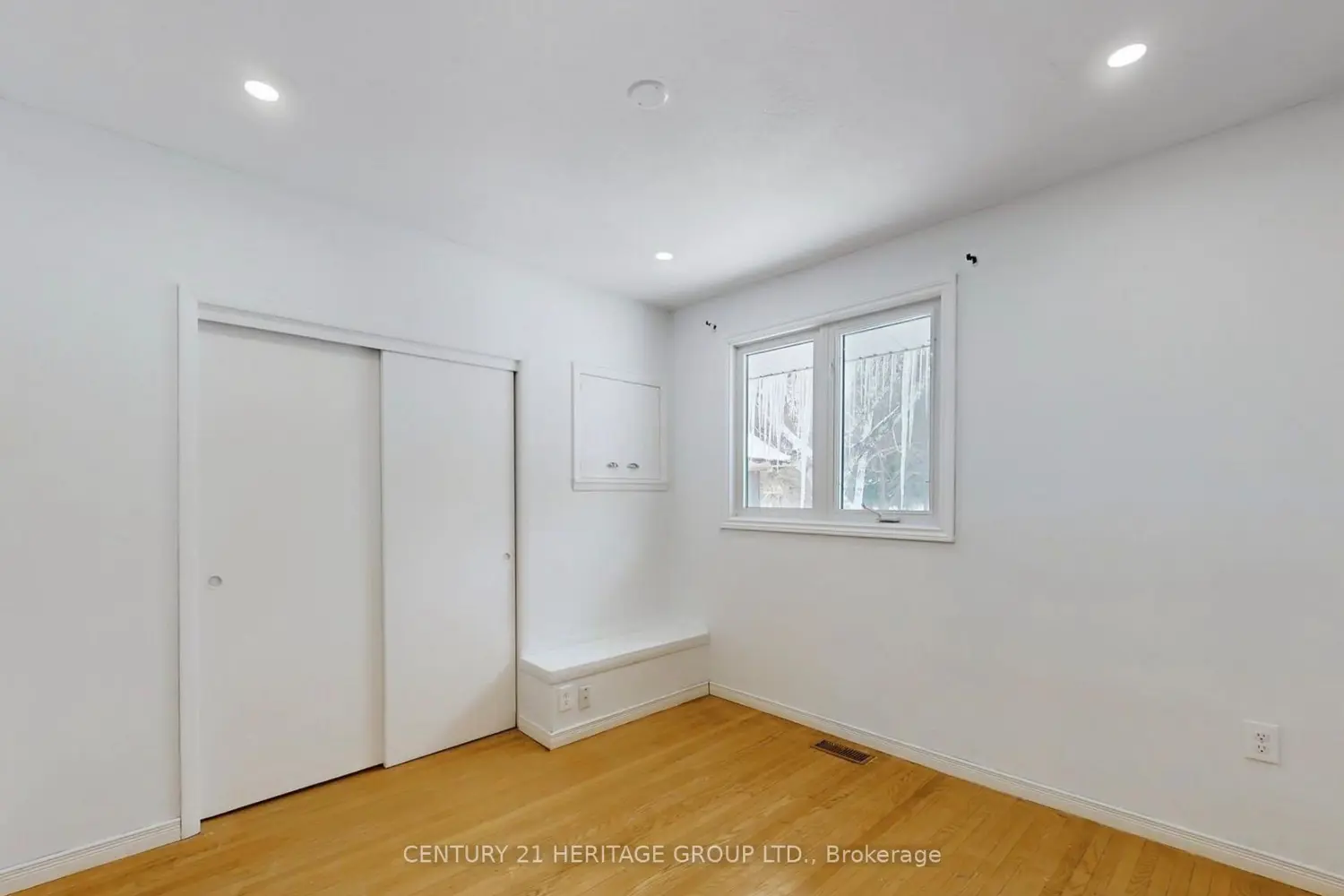 Additional image 6 of 20015 Bathurst Street