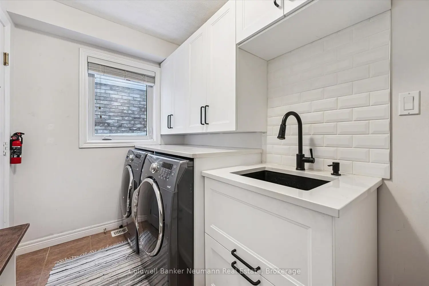 176 Colonial Drive photo 4