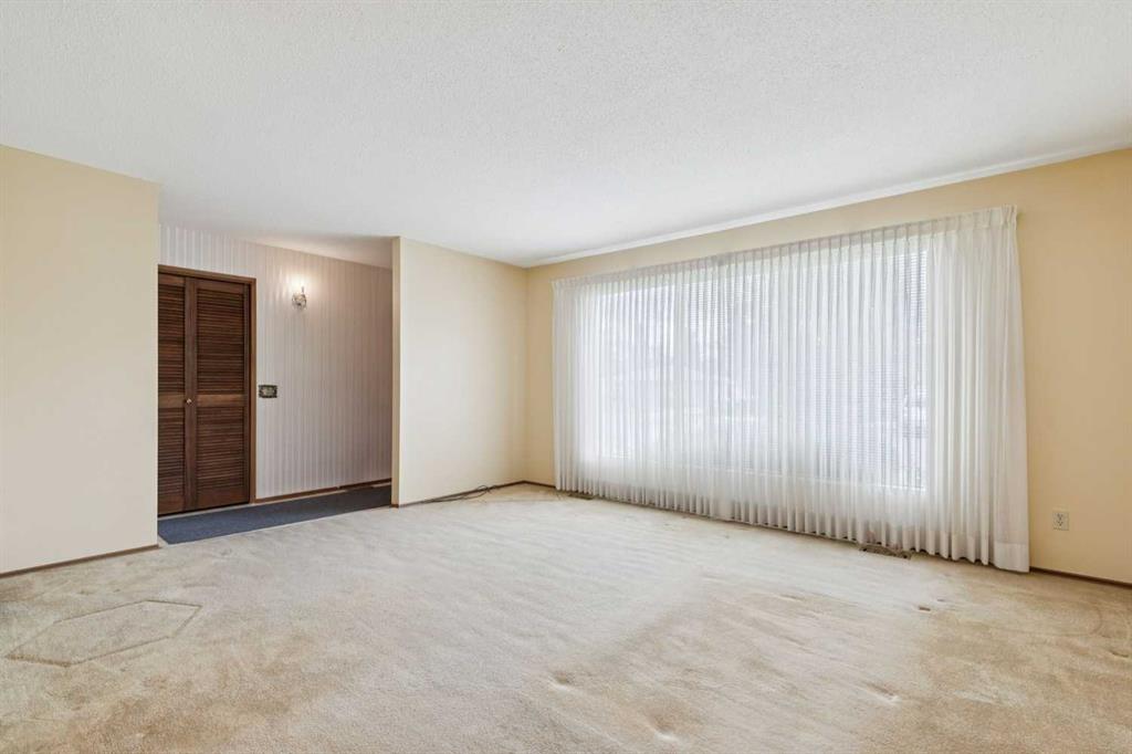 Additional image 5 of 146 Oakmoor Place SW, Calgary, AB, T2V 4A3