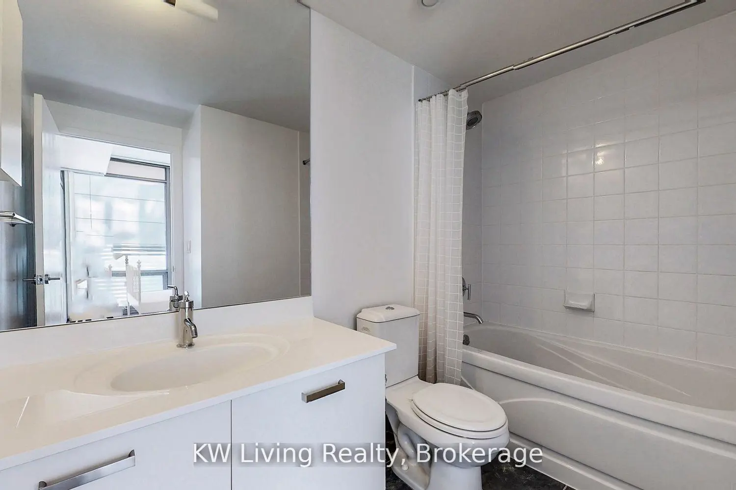 Additional image 14 of 832 Bay Street 1303