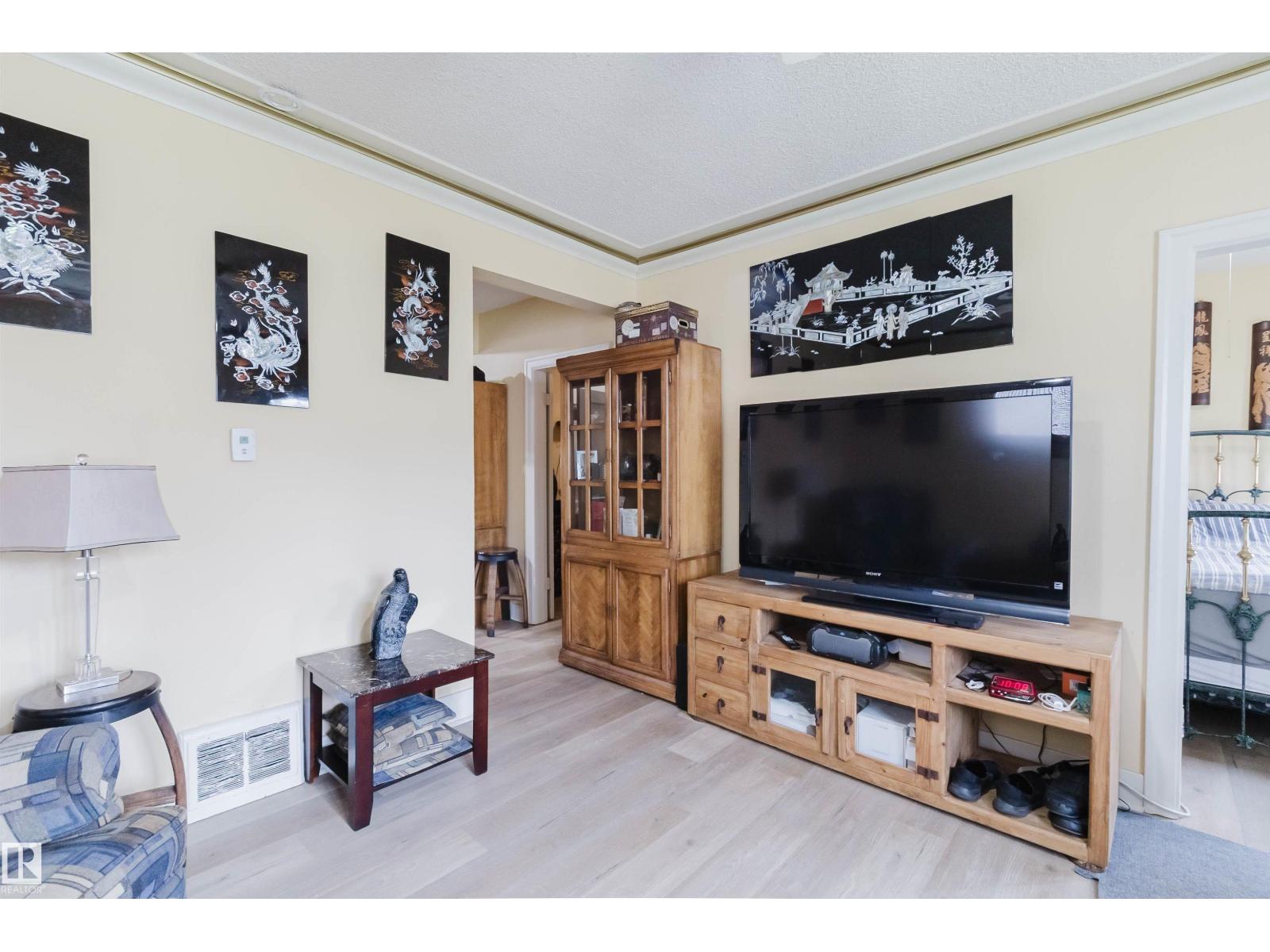 Additional image 6 of 10834 75 Avenue NW, Edmonton, AB, T6E1K2