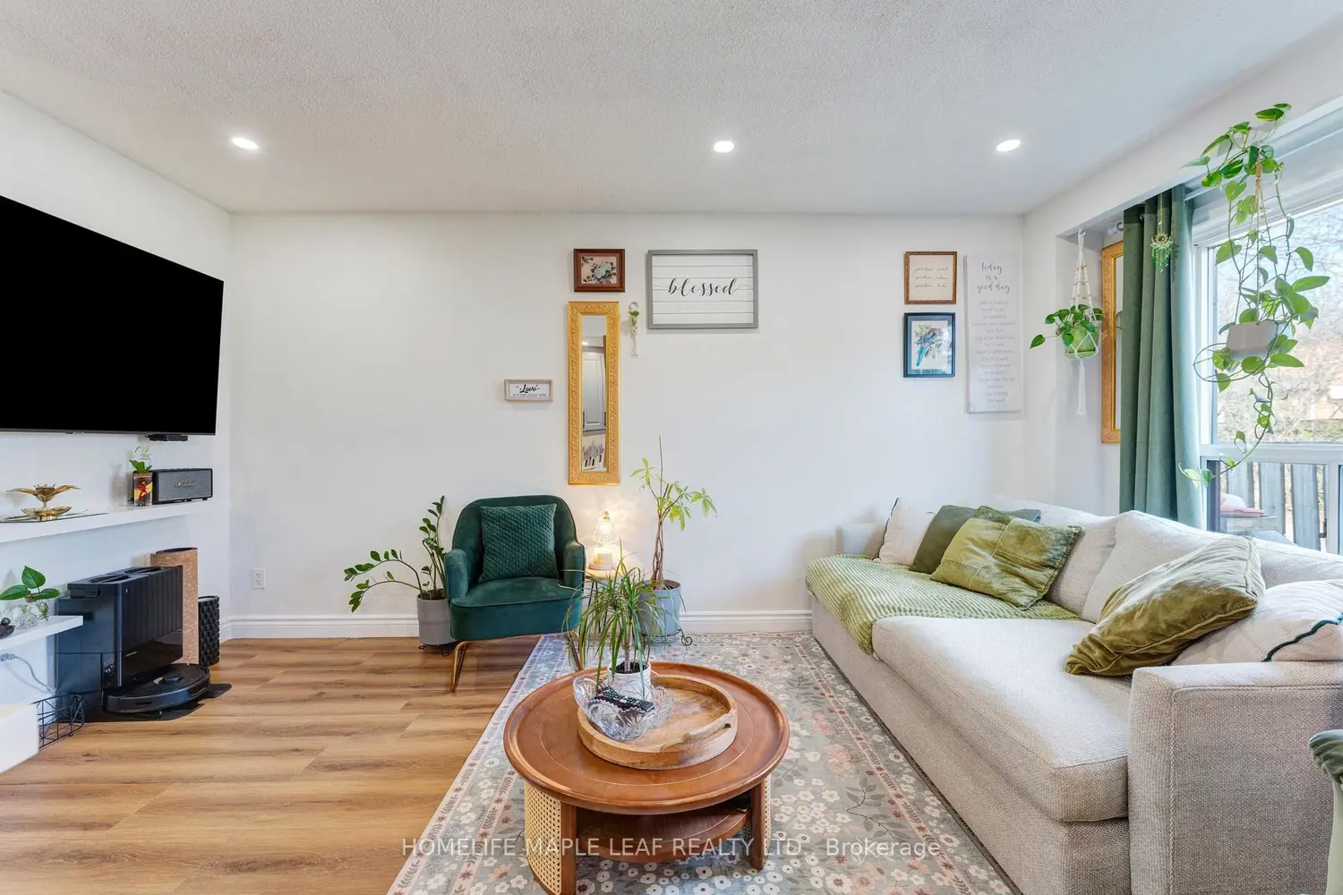 121 Falconer Drive 6 photo 4