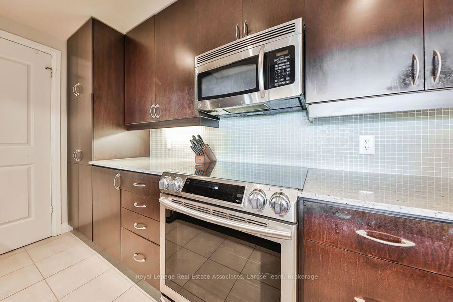 Additional image 4 of 1055 Southdown Road 707