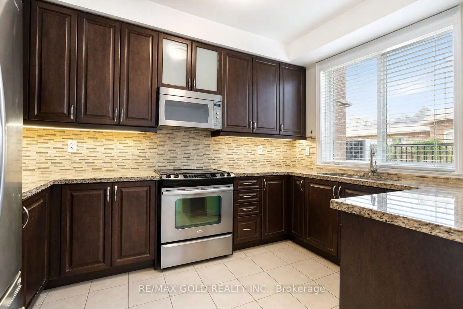 Additional image 9 of 2032 Lakeshore Road