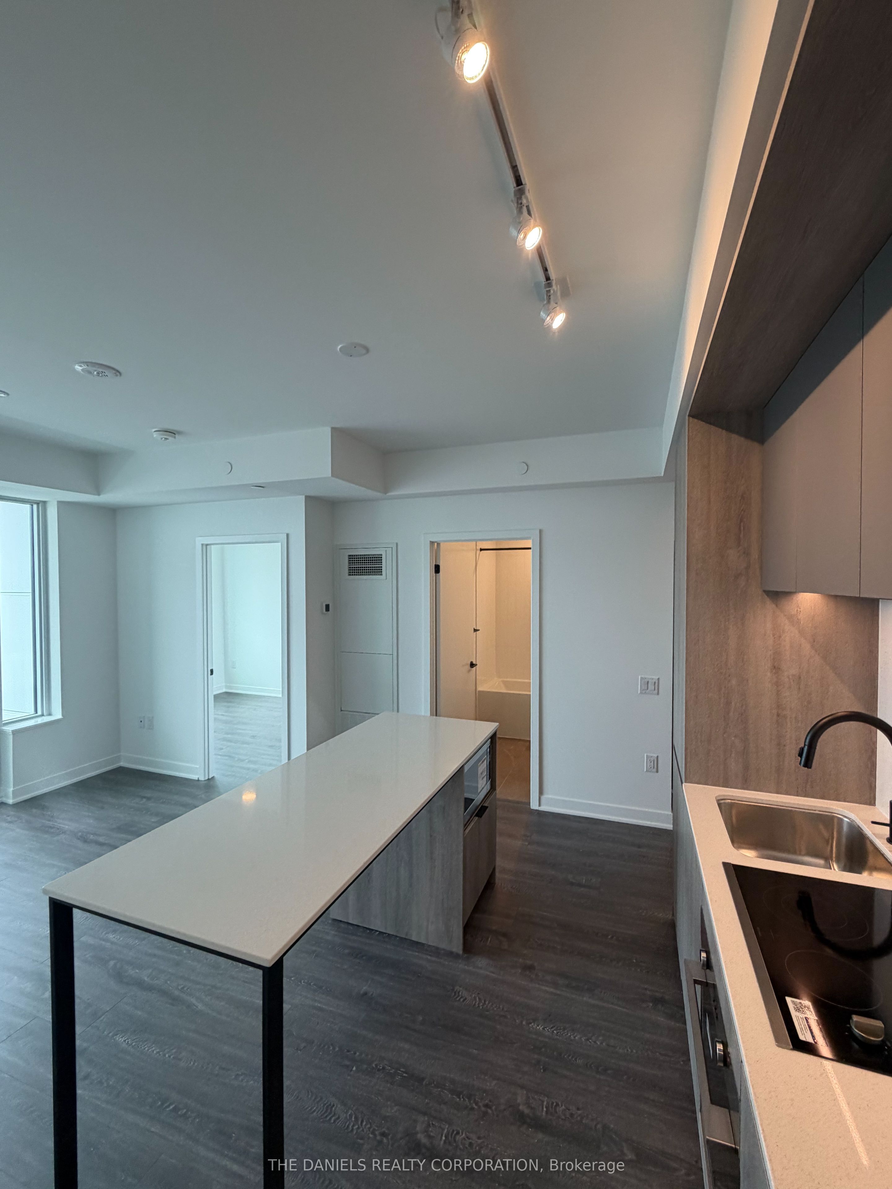 2409-2495 Eglinton Avenue W, Mississauga, ON, L5M 2T2