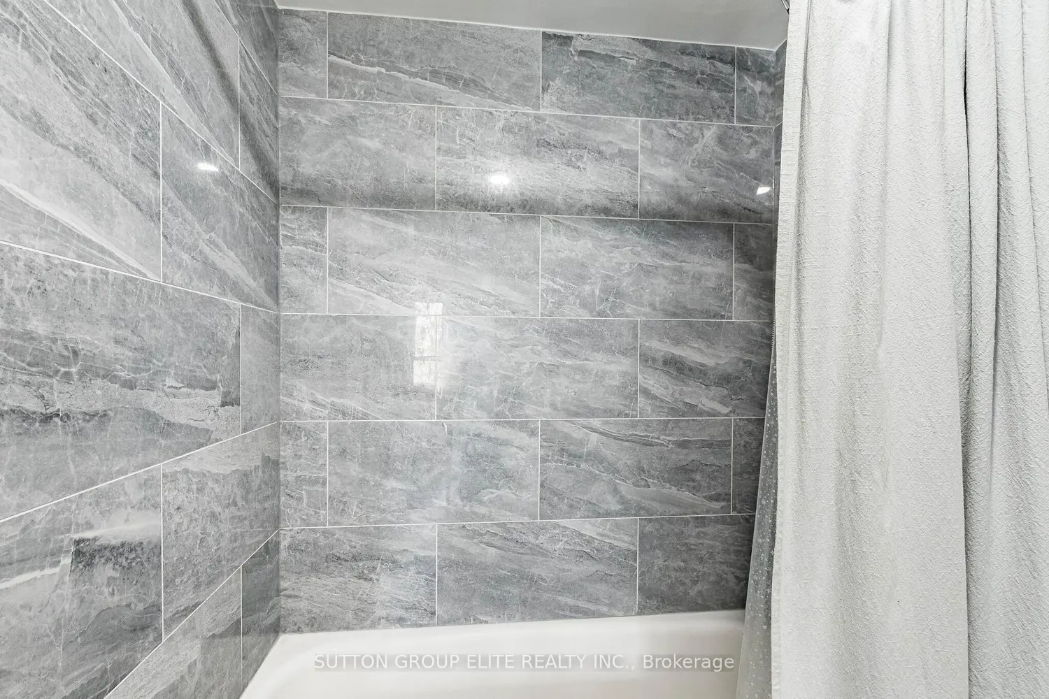 Additional image 19 of 2091 Hurontario Street 307