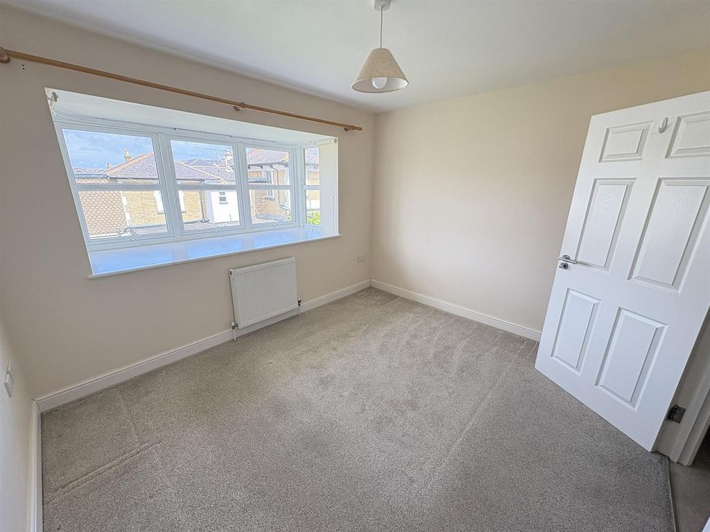 Additional image 8 of 2 bed flat to rentBroadway, Sandown PO36