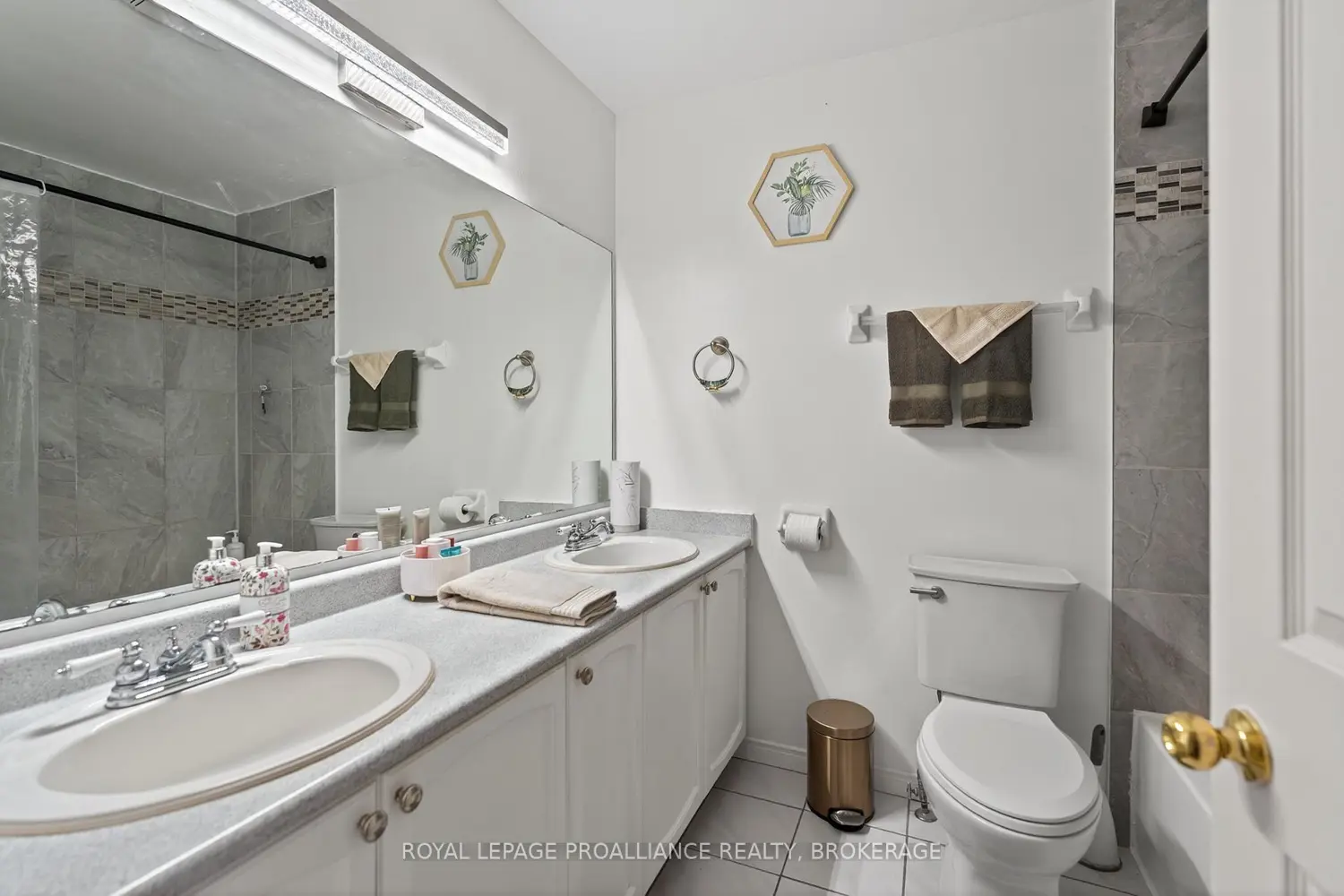 Additional image 9 of 1402 Thornwood Crescent