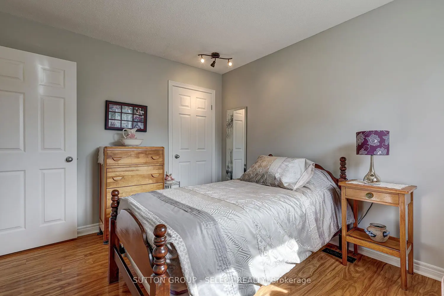Additional image 10 of 462 Ambleside Drive