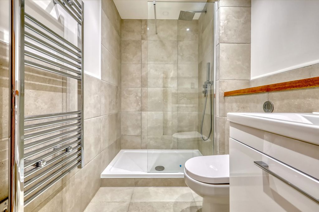 Additional image 9 of 2 bed flat to rentShenfield Road, Brentwood CM15