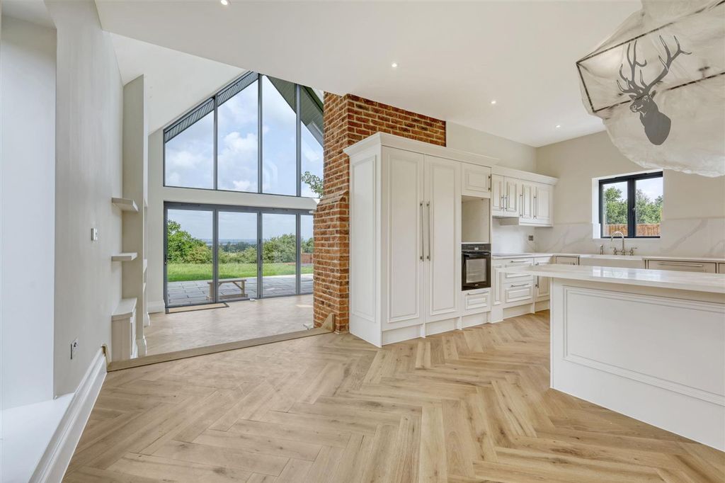 Additional image 5 of 4 bed detached house to rentMott Street, Loughton IG10