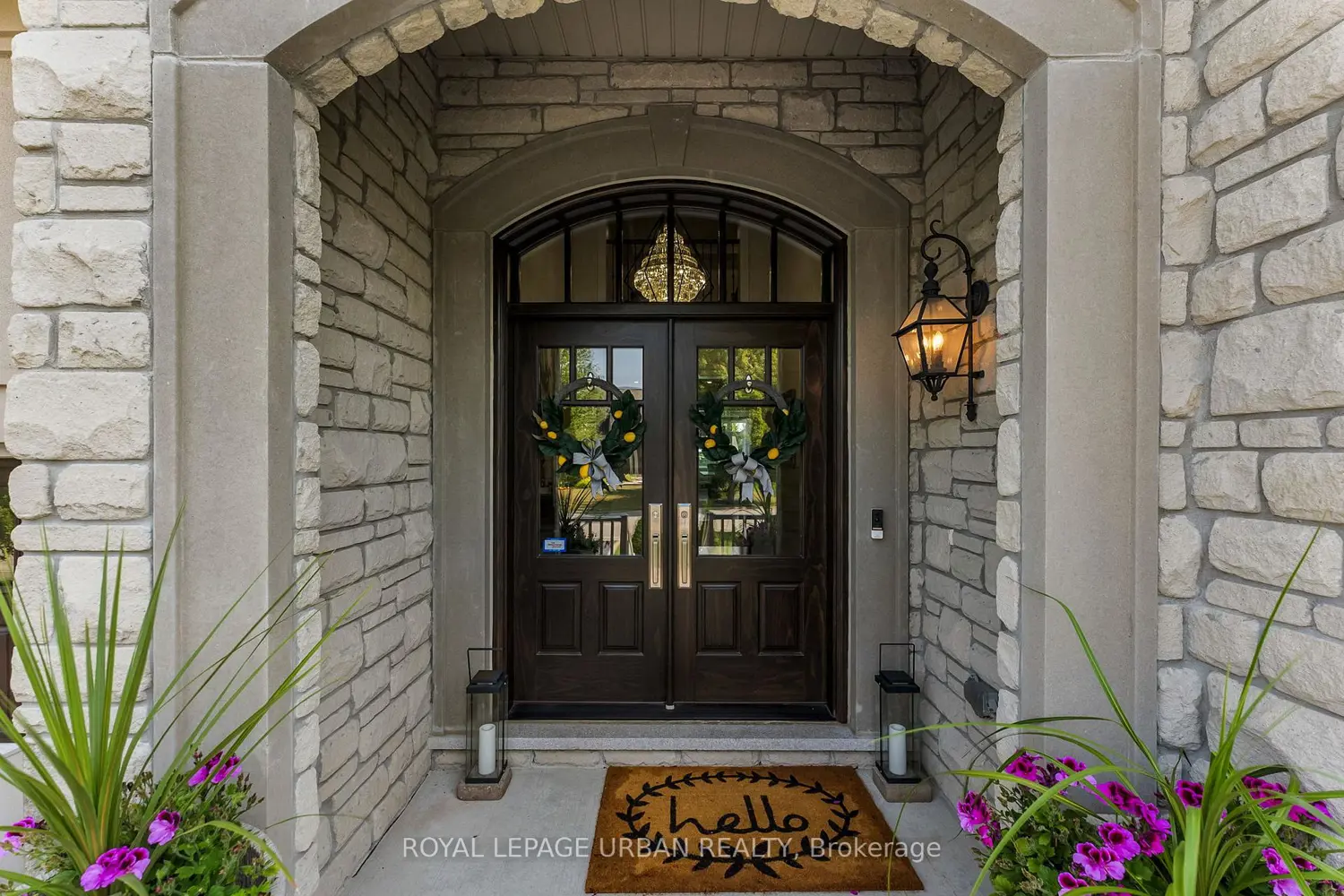 15 Country Club Crescent photo 2