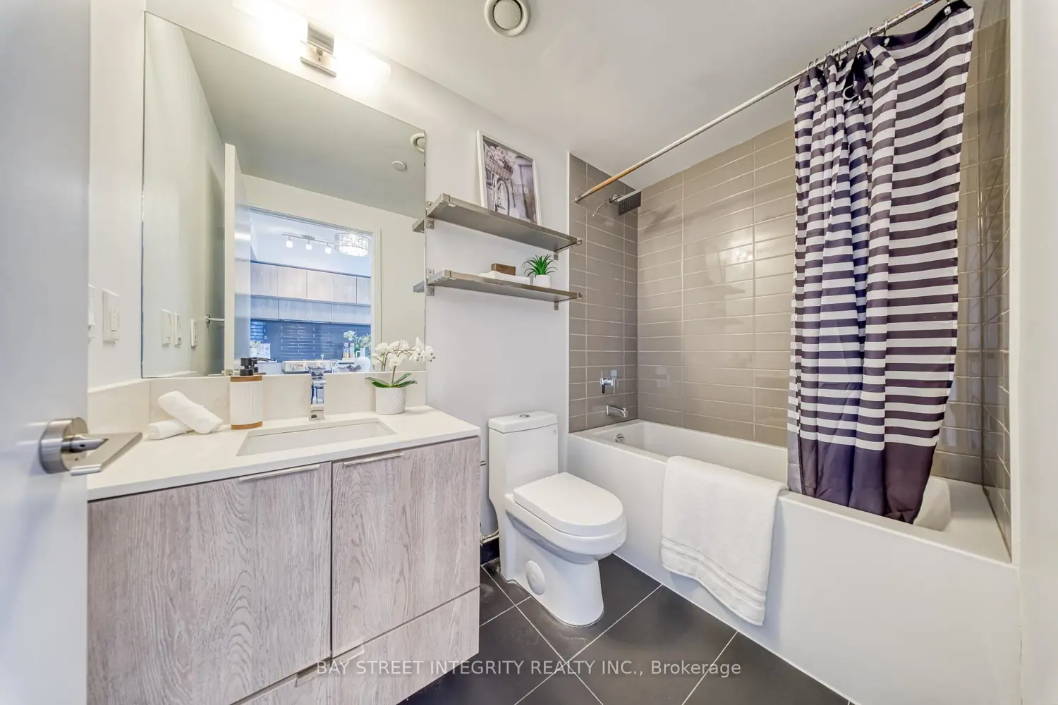 Additional image 18 of 181 Dundas Street 2211