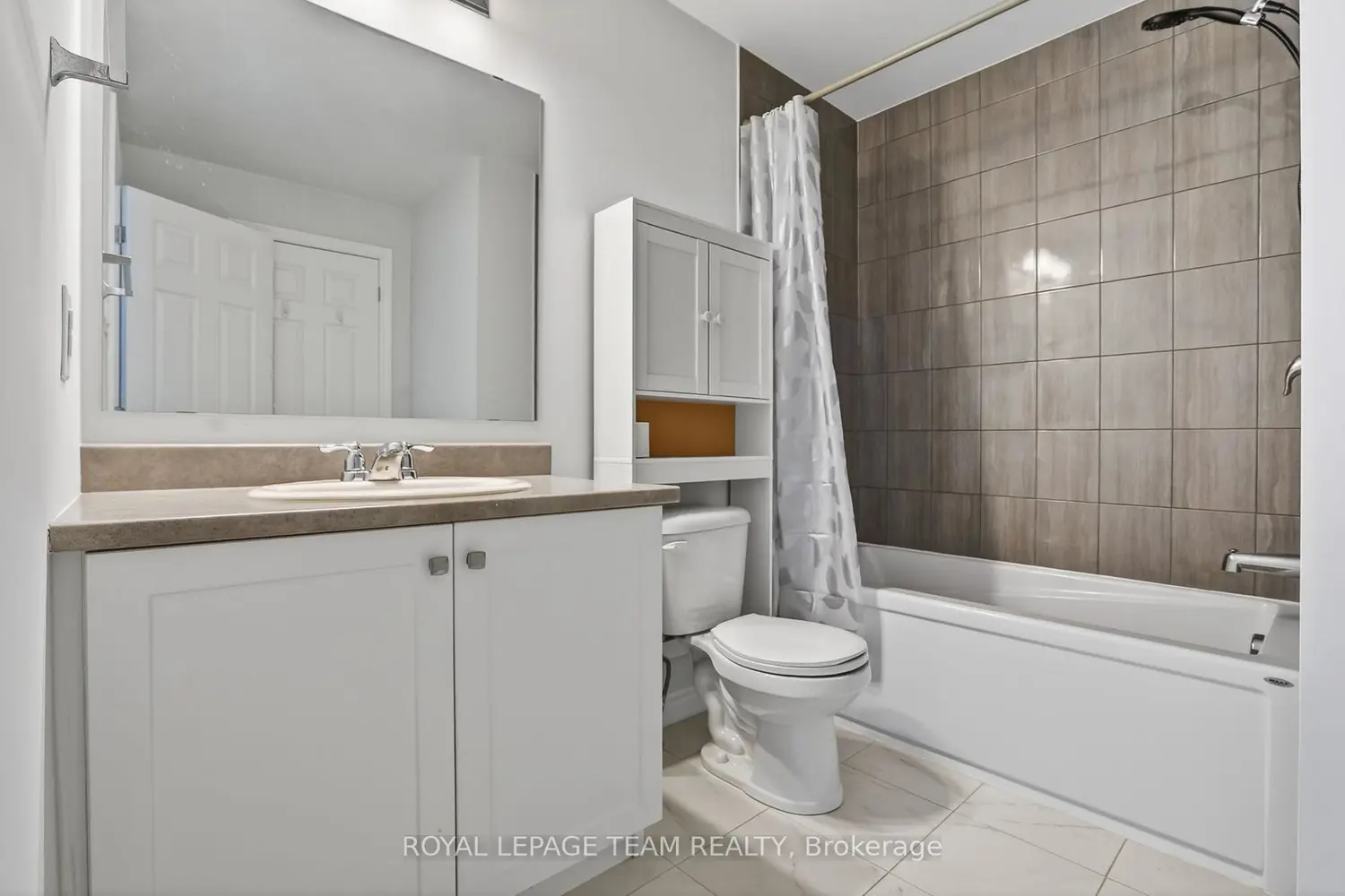 Additional image 11 of 709 Nautilus Private 171