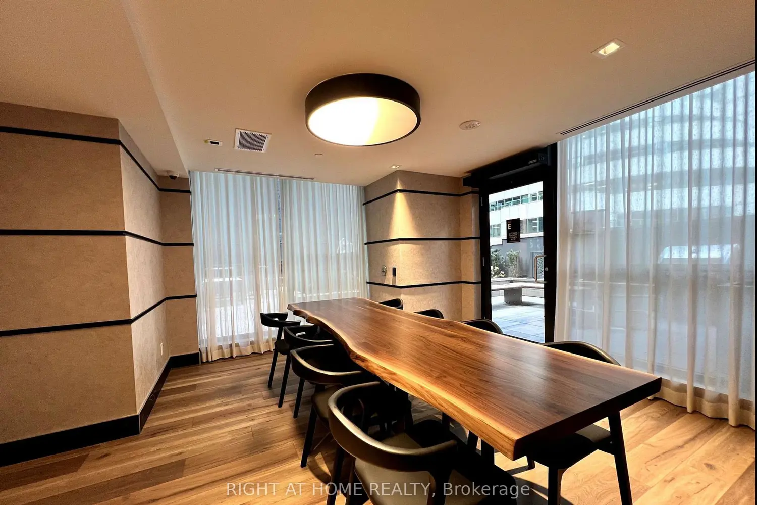 Additional image 7 of 327 King Street 2301