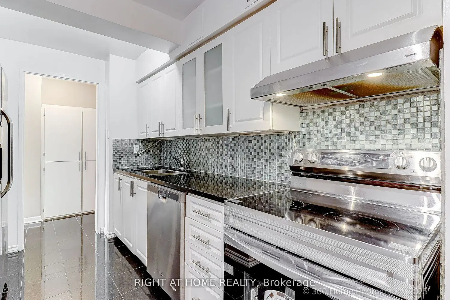 Additional image 18 of 1 Royal Orchard Boulevard 1107