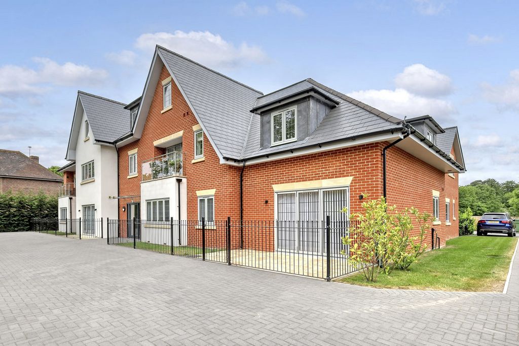 2 bed flat to rentShenfield Road, Brentwood CM15