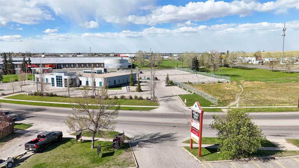 Additional image 5 of 27 Erin Grove Court SE, Calgary, AB, T2B3A8
