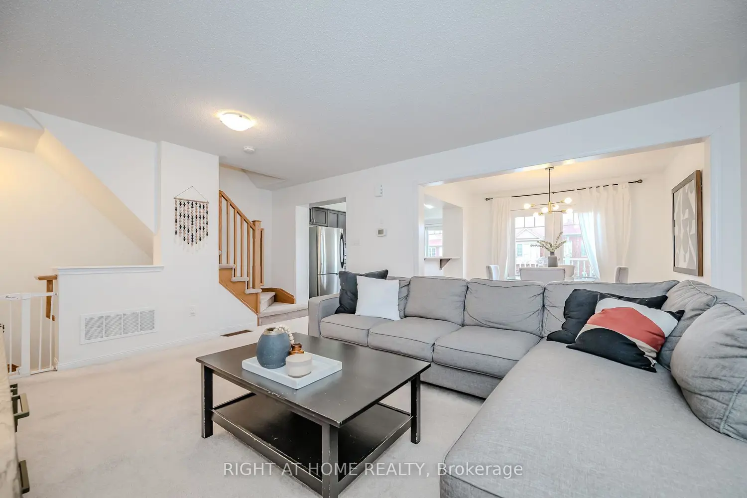 525 Cavanagh Lane photo 3