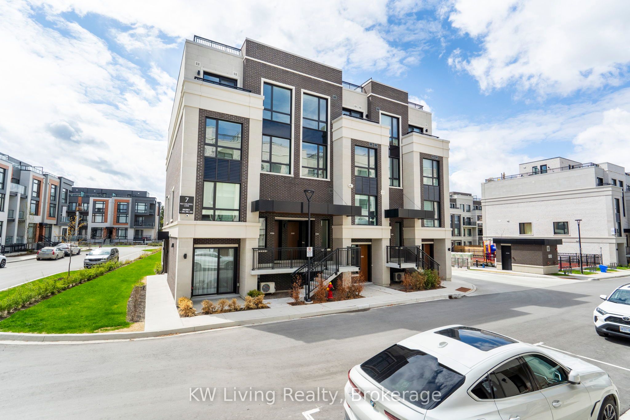 Additional image 2 of E301-7 Red Squirrel Lane, Richmond Hill, ON, L4S 0P5