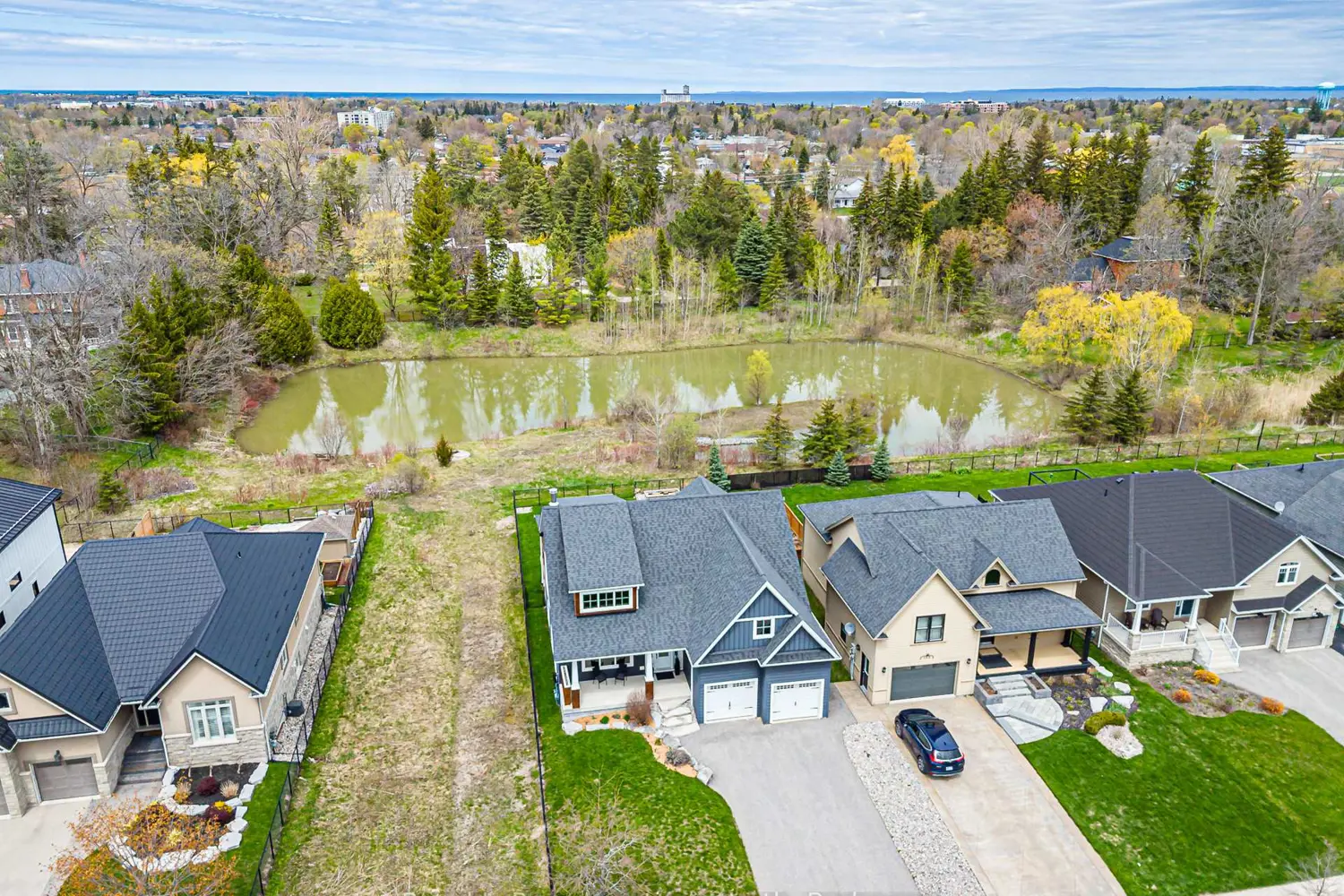 109 Findlay Drive photo 2