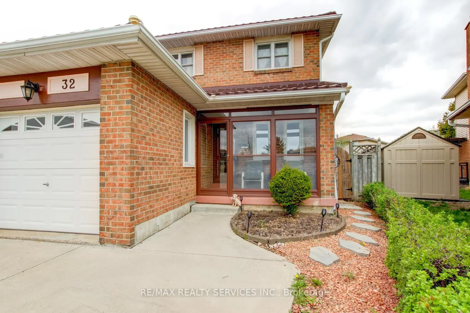 32 Helios Place