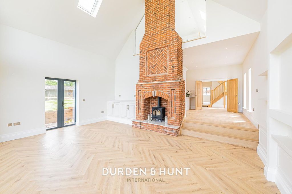 Additional image 2 of 4 bed detached house to rentMott Street, Loughton IG10