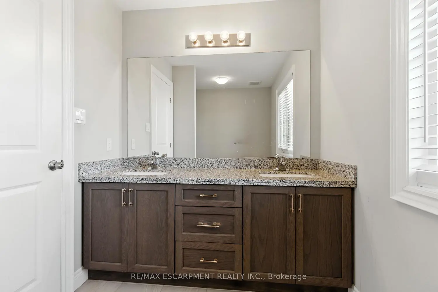 Additional image 13 of 43 Riesling Court