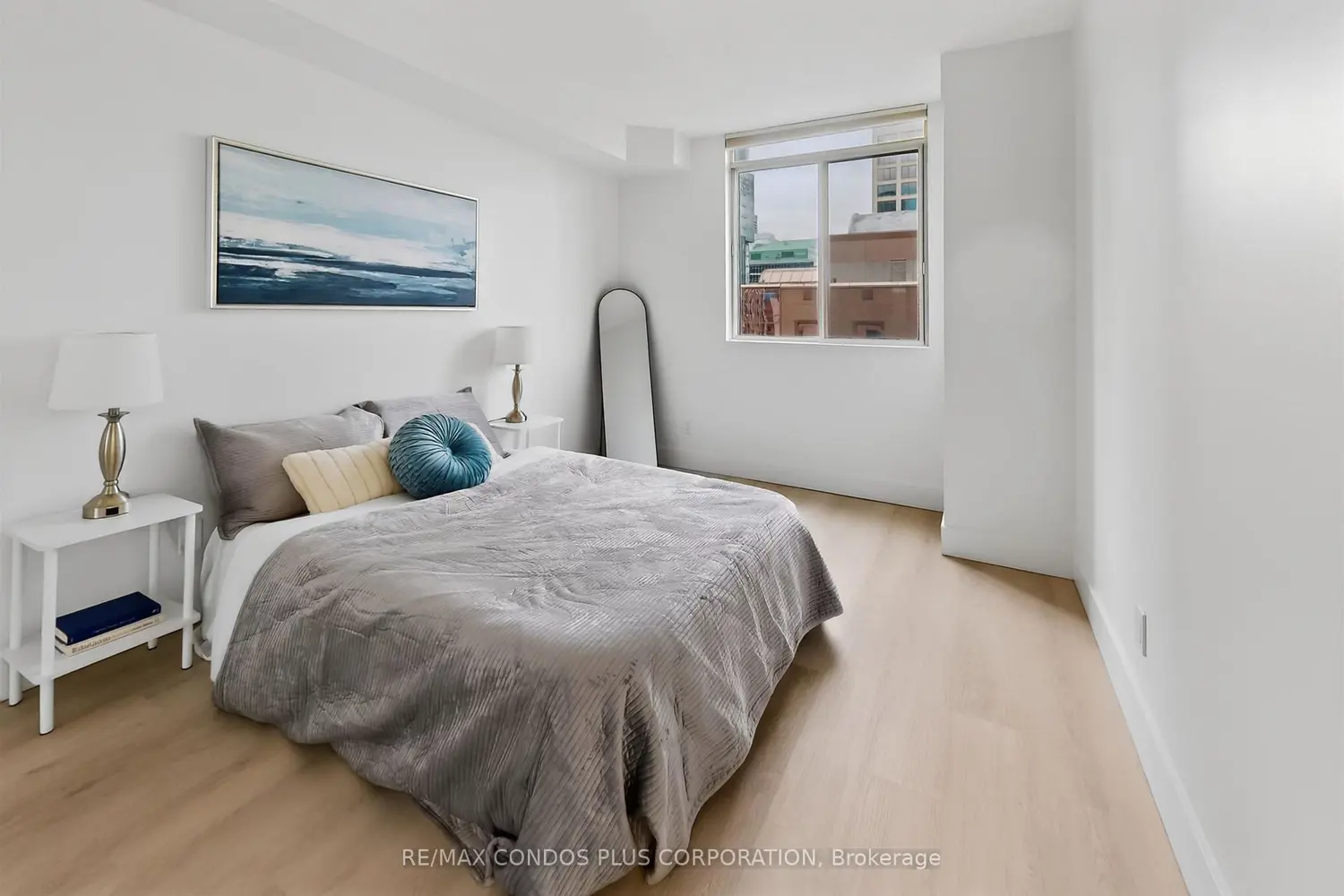 Additional image 13 of 736 Bay Street 1601