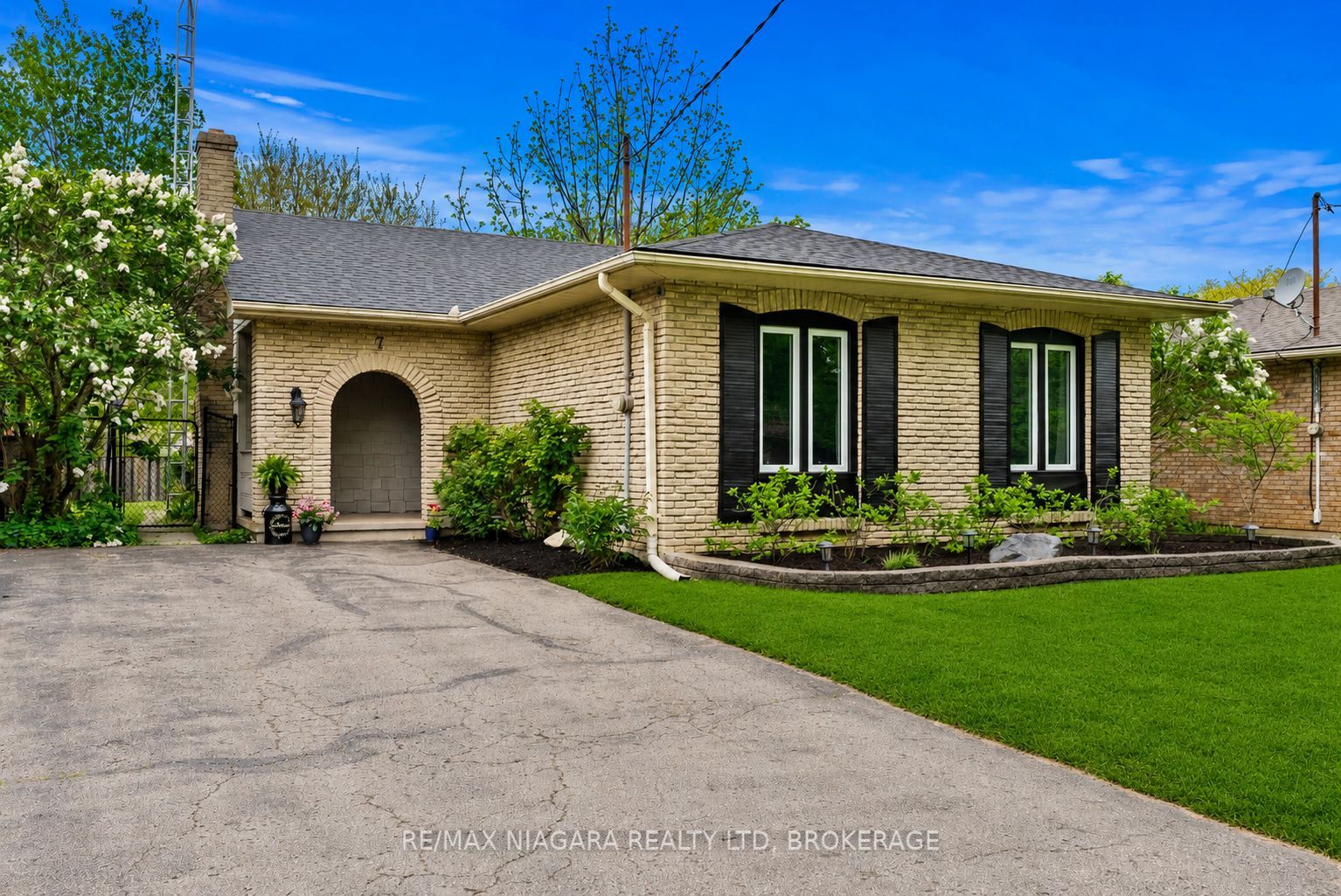 7 Ameer Drive, St. Catharines, ON, L2N 3S9
