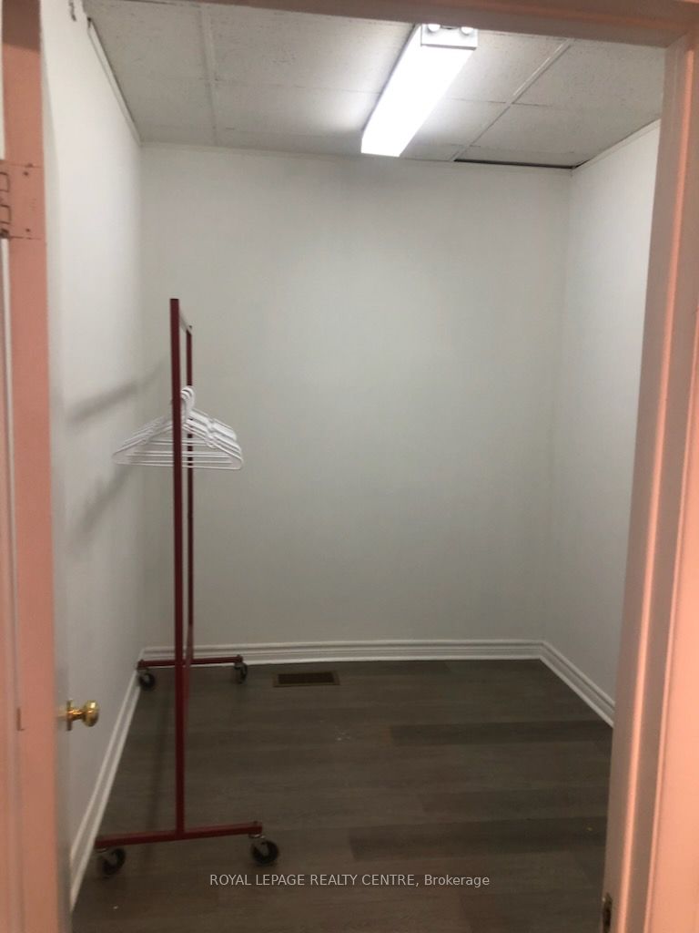 Additional image 5 of 206-106 Lakeshore Road E, Mississauga, ON, L5G 1E3