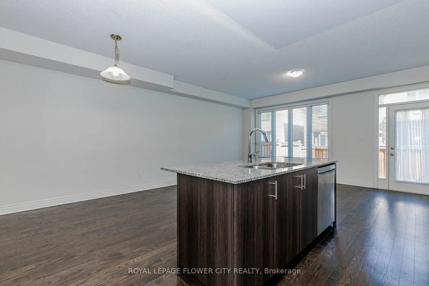 462 Sheaffe Place photo 5