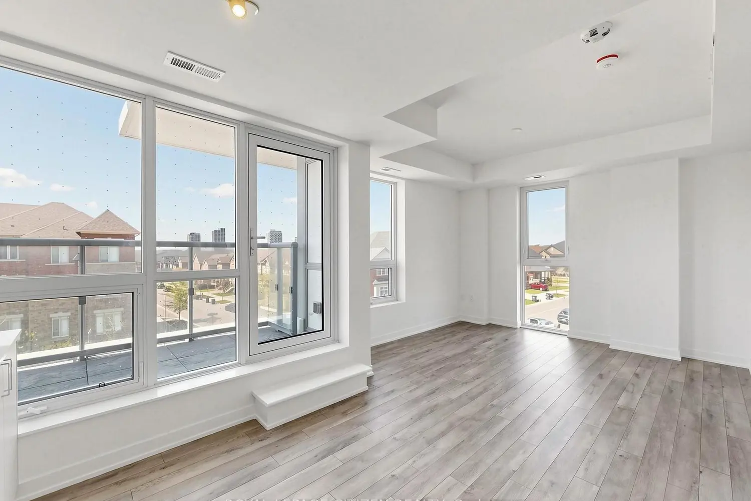 Additional image 12 of 1005 Dundas Street 363