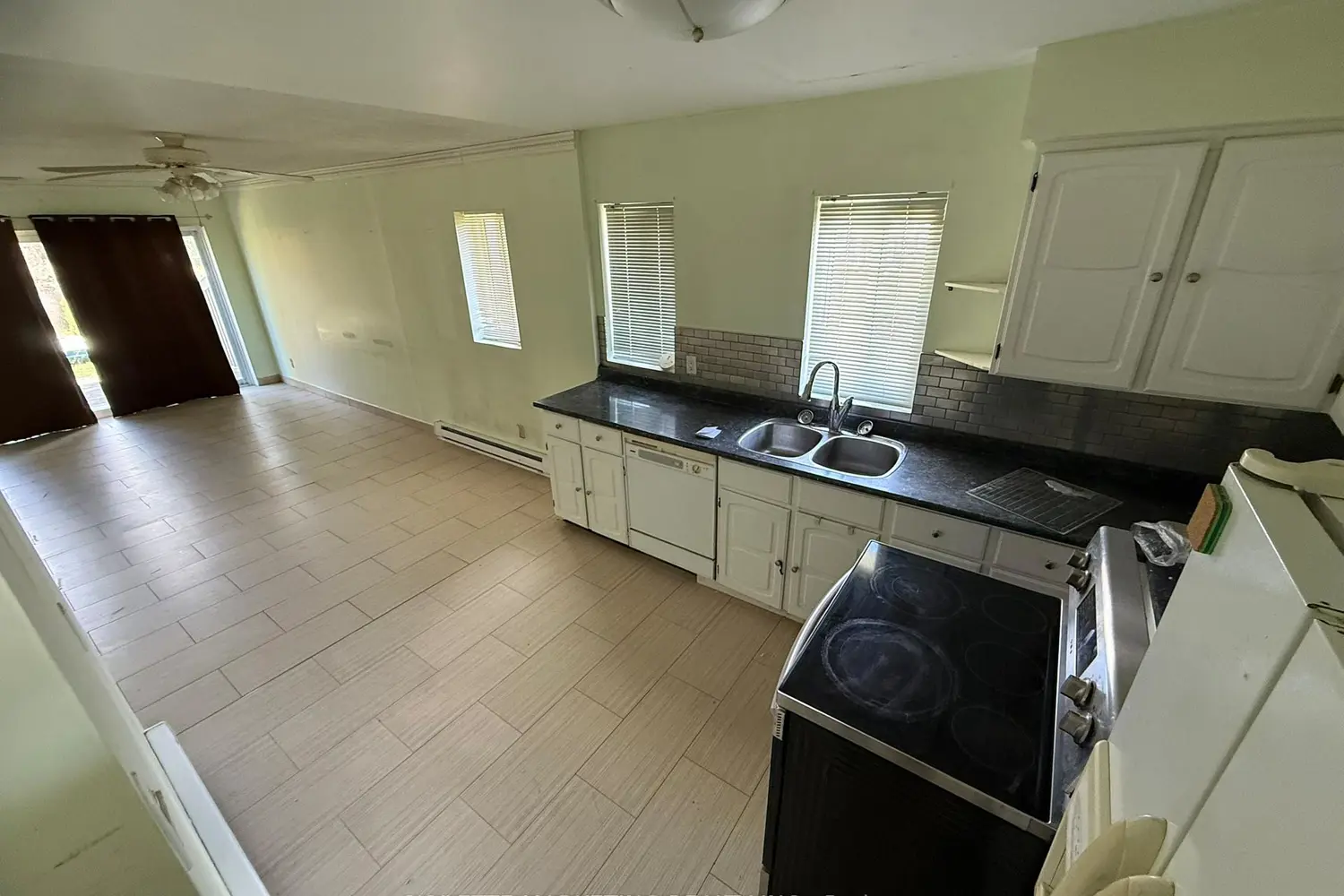 2 Paradise Boulevard 24 photo 3