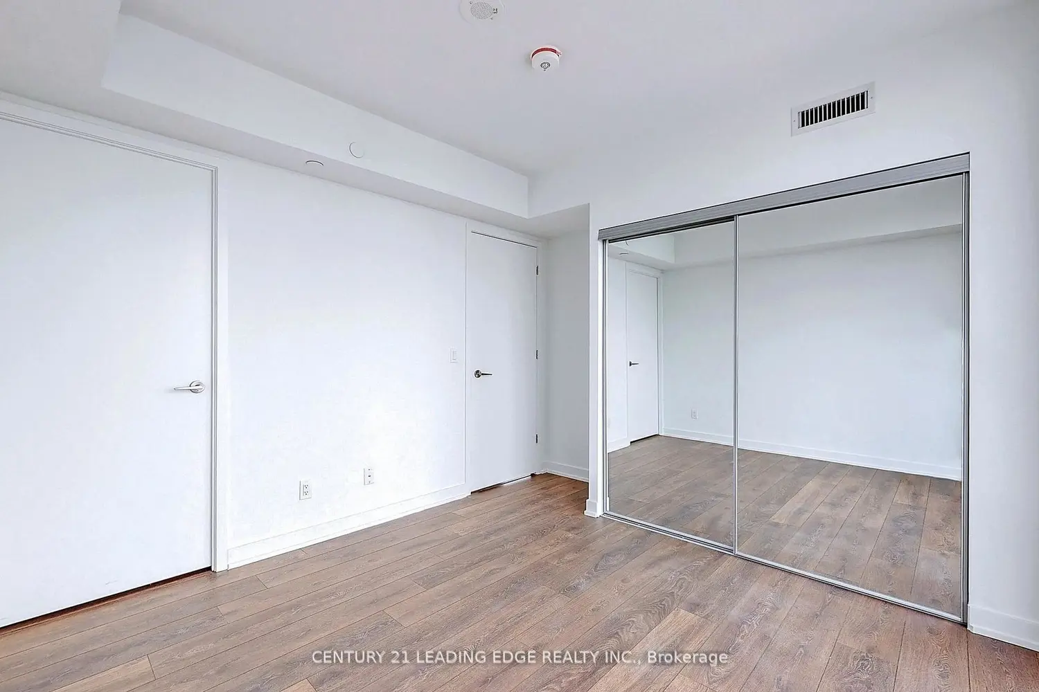 Additional image 11 of 501 Yonge Street 5102