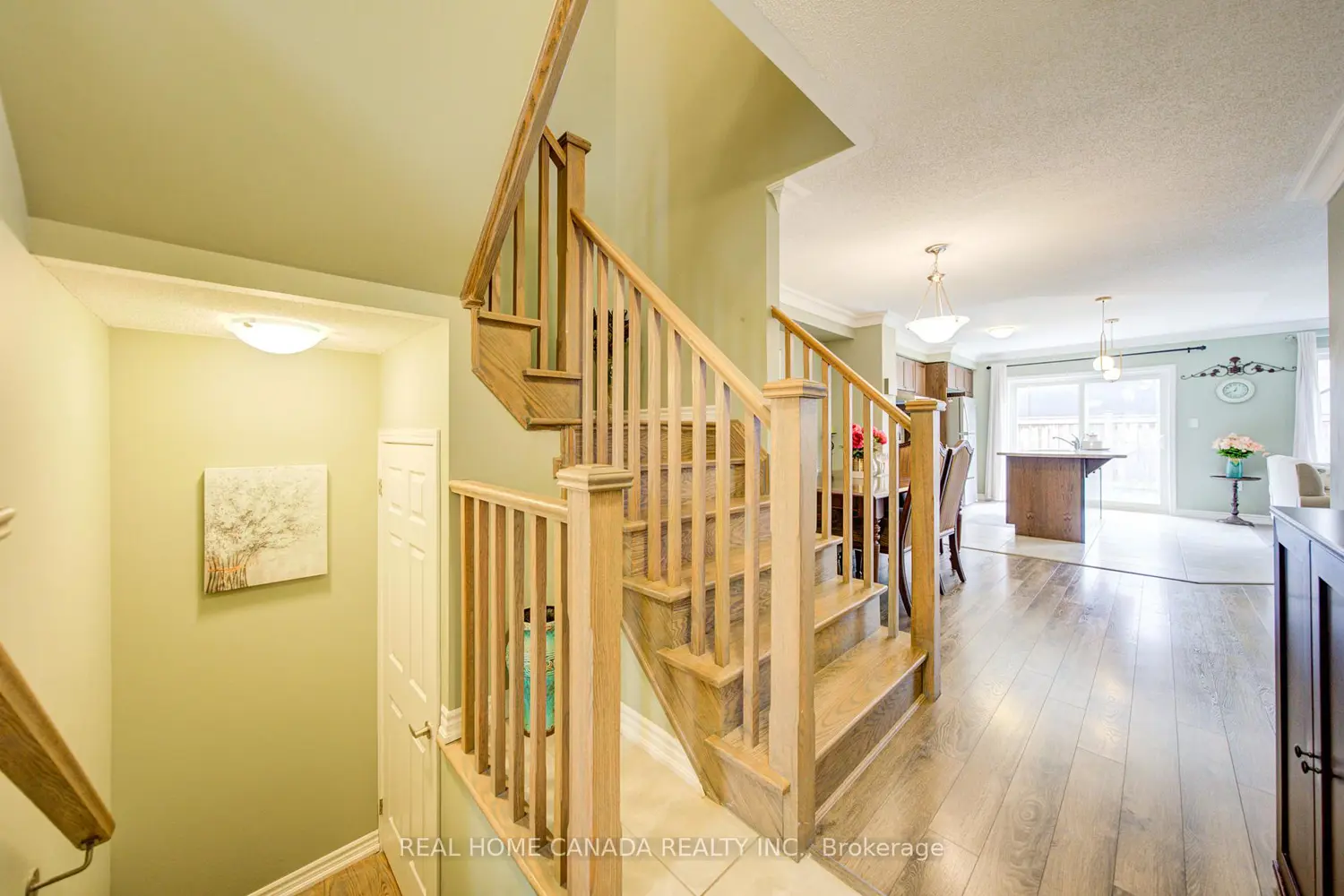 566 Laking Terrace photo 3