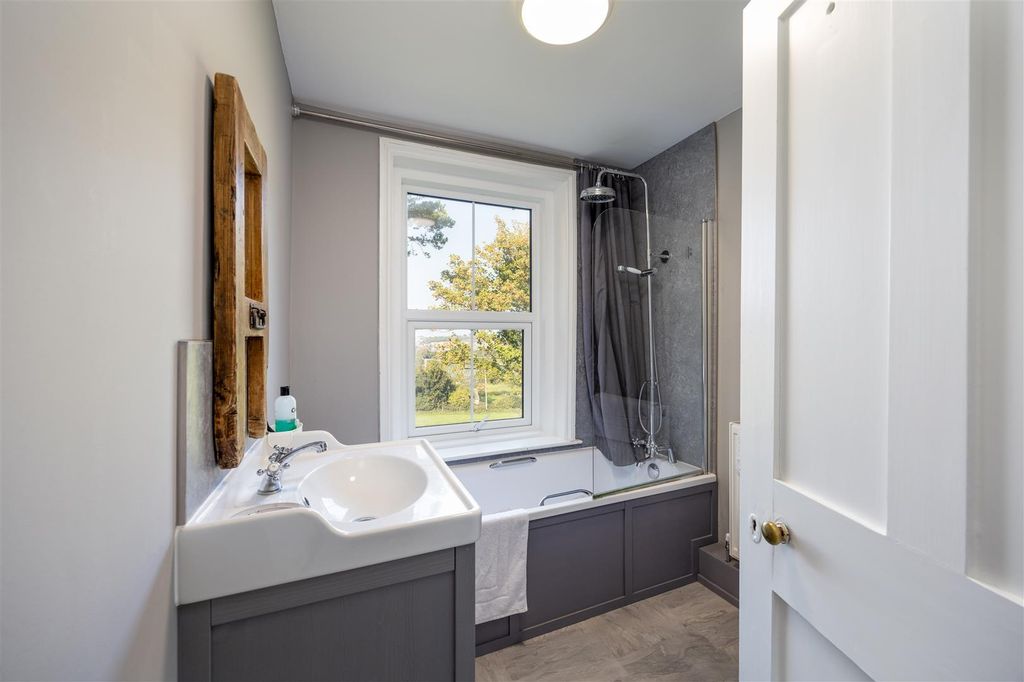 Additional image 6 of 4 bed detached house to rentSummers Lane, Totland Bay PO39