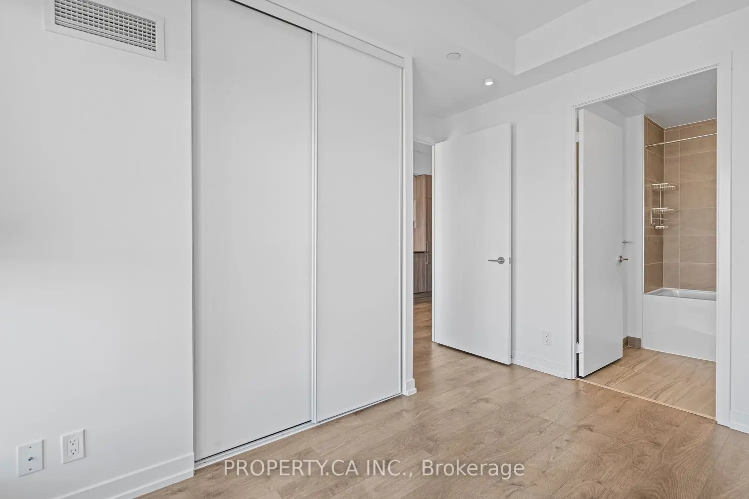 Additional image 10 of 950 Portage Parkway 4915