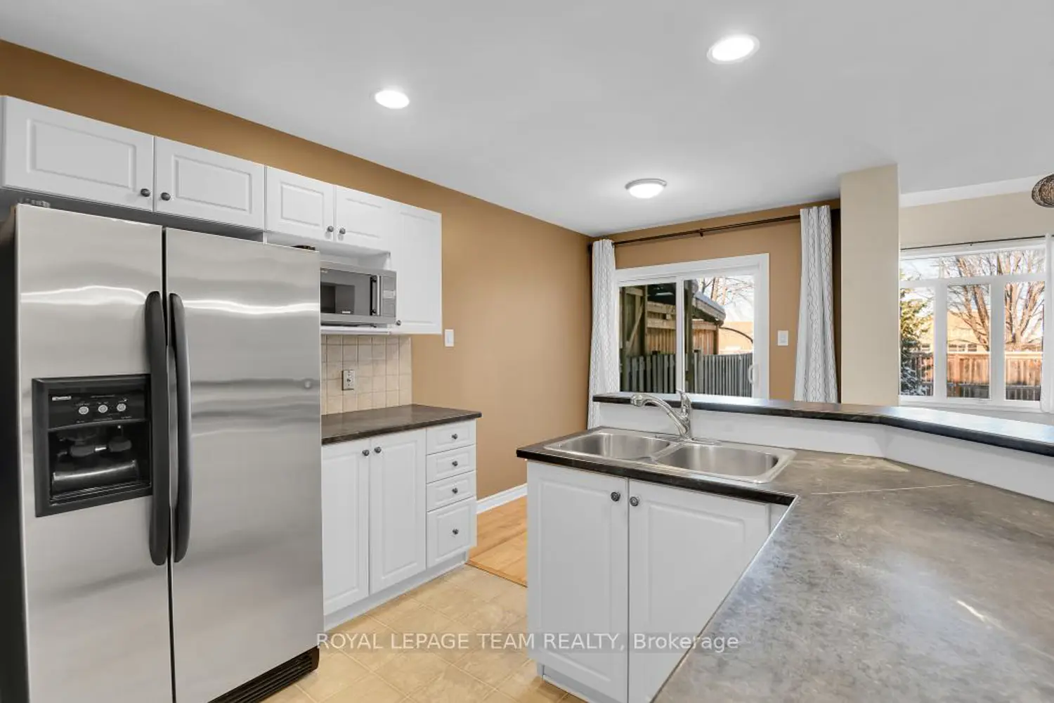 541 Salzburg Drive photo 4
